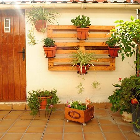 Habitación con patio en piso compartido Capellades Exterior foto
